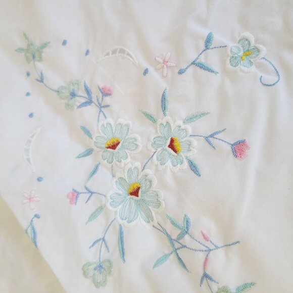 Vintage Linen Tablecloth Peacock Set With Embroidered Daisies Perma Press *READ* - Picture 12 of 16